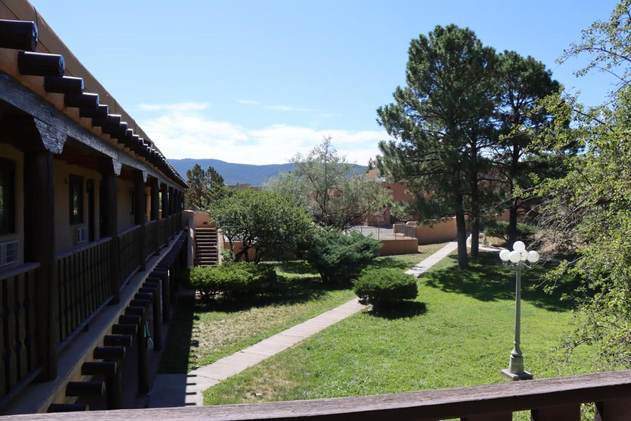 Sagebrush Inn & Suites Таос Экстерьер фото