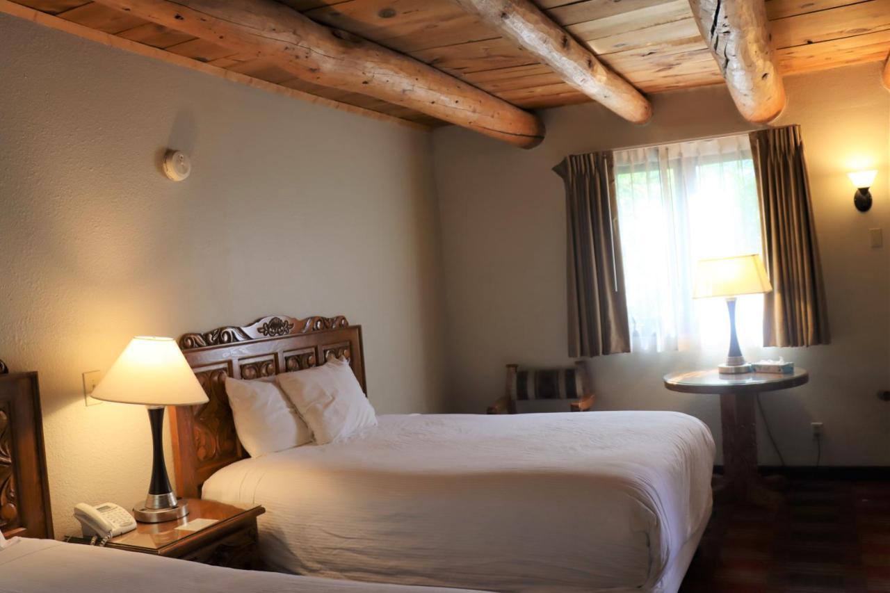 Sagebrush Inn & Suites Таос Экстерьер фото