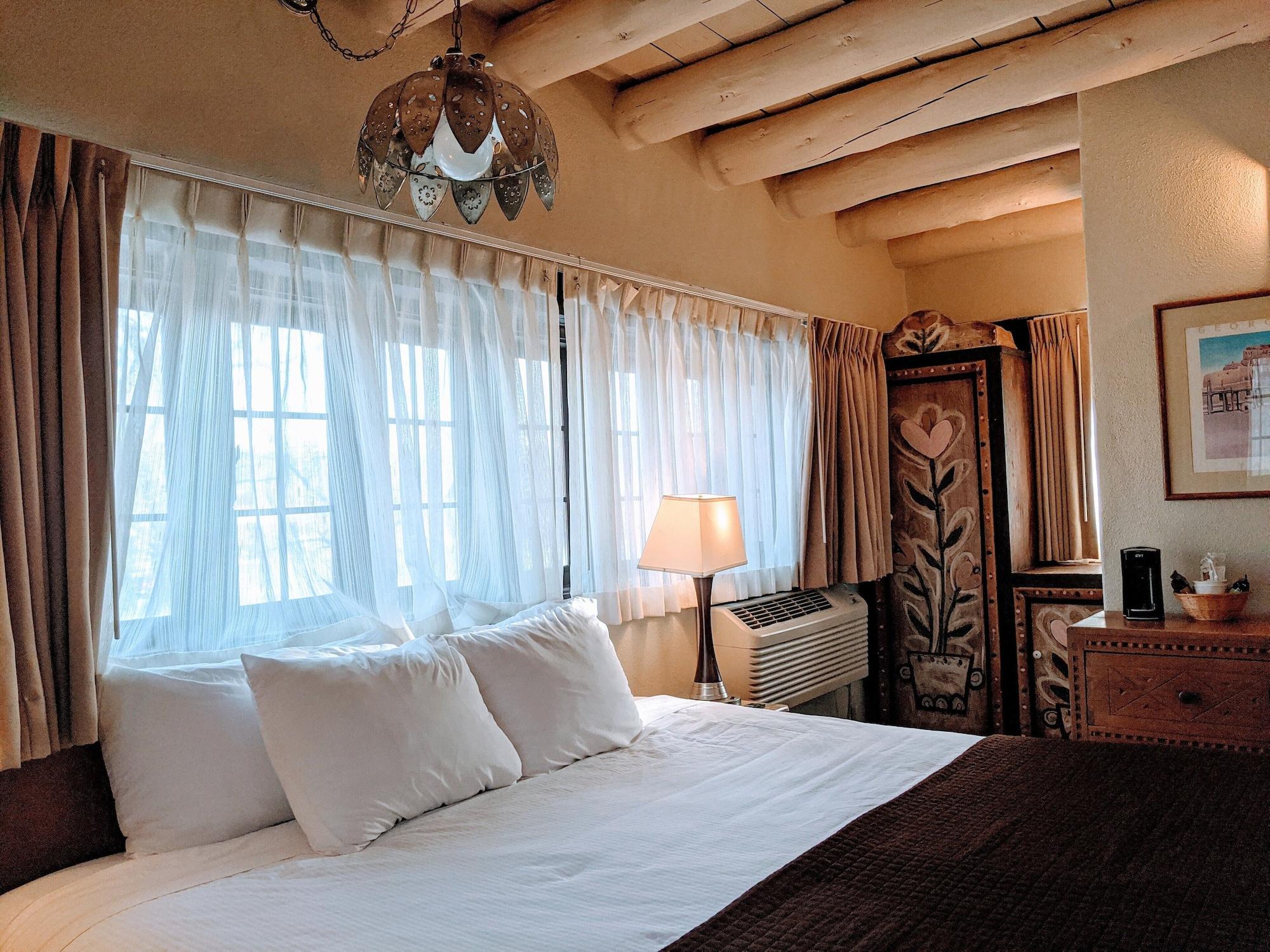 Sagebrush Inn & Suites Таос Экстерьер фото