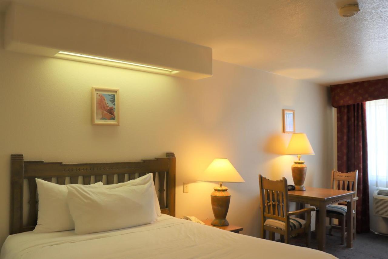 Sagebrush Inn & Suites Таос Экстерьер фото