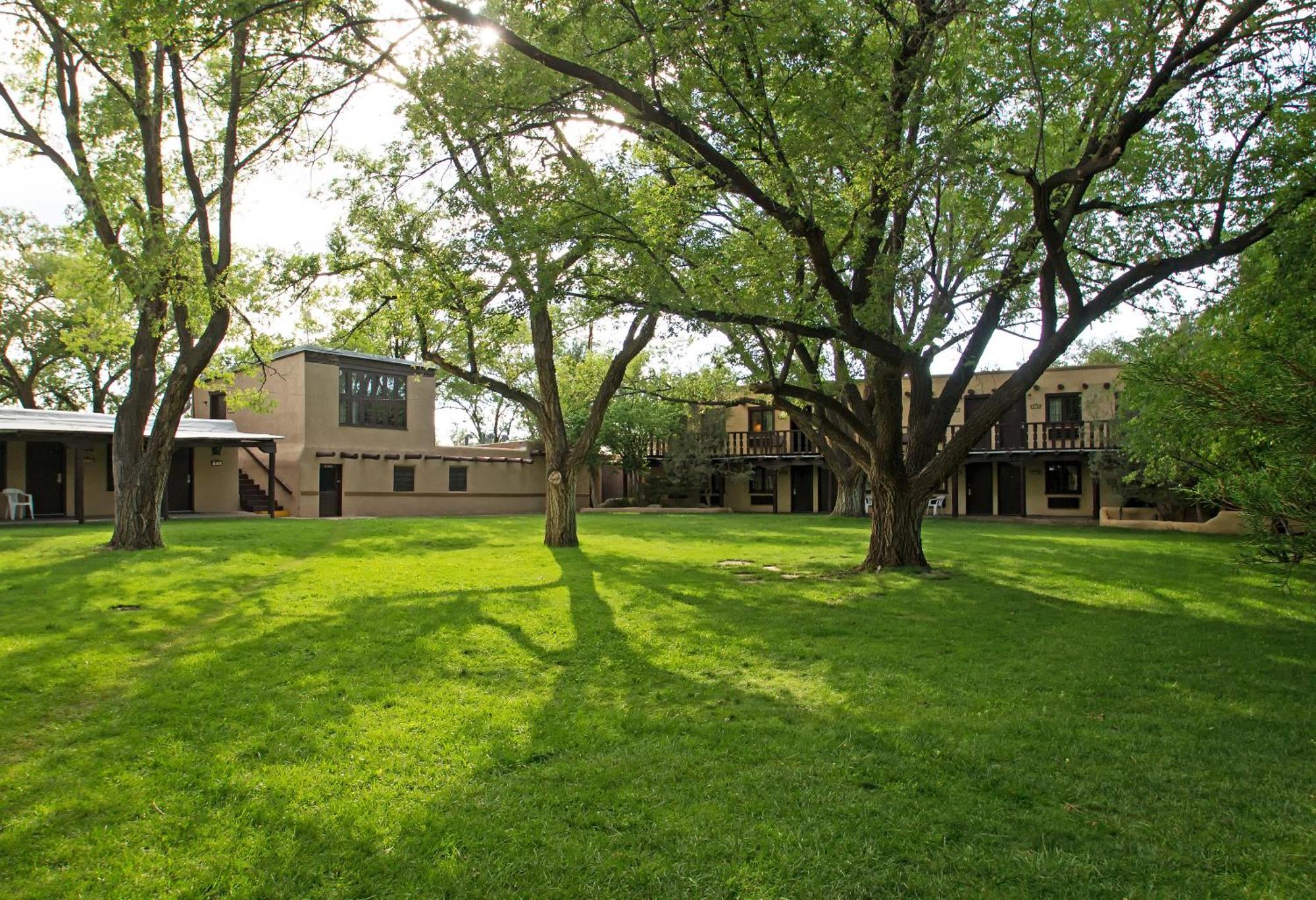 Sagebrush Inn & Suites Таос Экстерьер фото